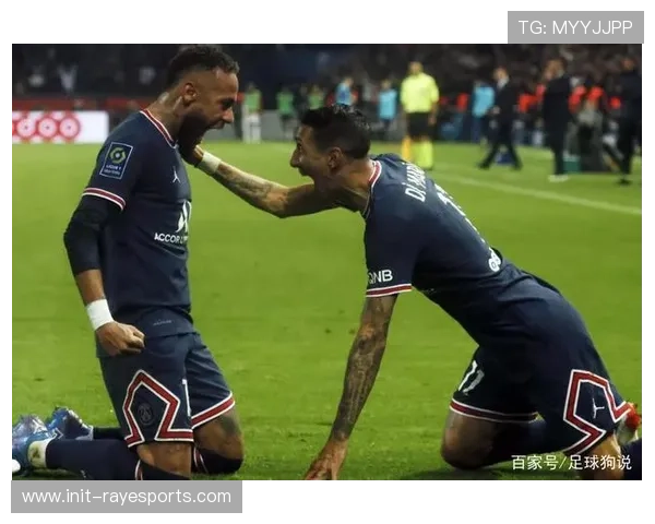 法甲替补席互动：球员支持与鼓励